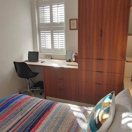Comfortable Room With Ensuite London Exterior photo