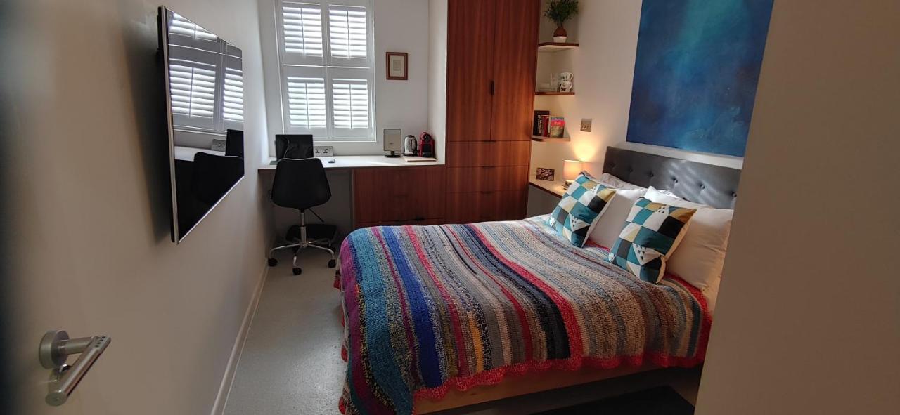 Comfortable Room With Ensuite London Exterior photo