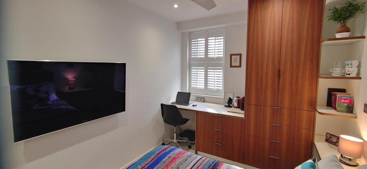 Comfortable Room With Ensuite London Exterior photo